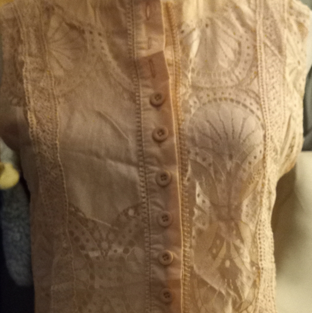 new,y2k hollow out pink lace button vest,sides print patterns do not match, med.